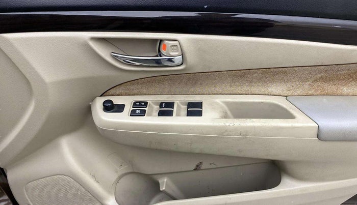2018 Maruti Ciaz DELTA DIESEL 1.3, Diesel, Manual, 1,15,940 km, Driver Side Door Panels Control