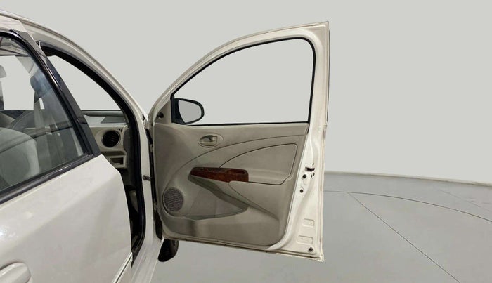 2014 Toyota Etios G, Petrol, Manual, 74,964 km, RHS Front Door