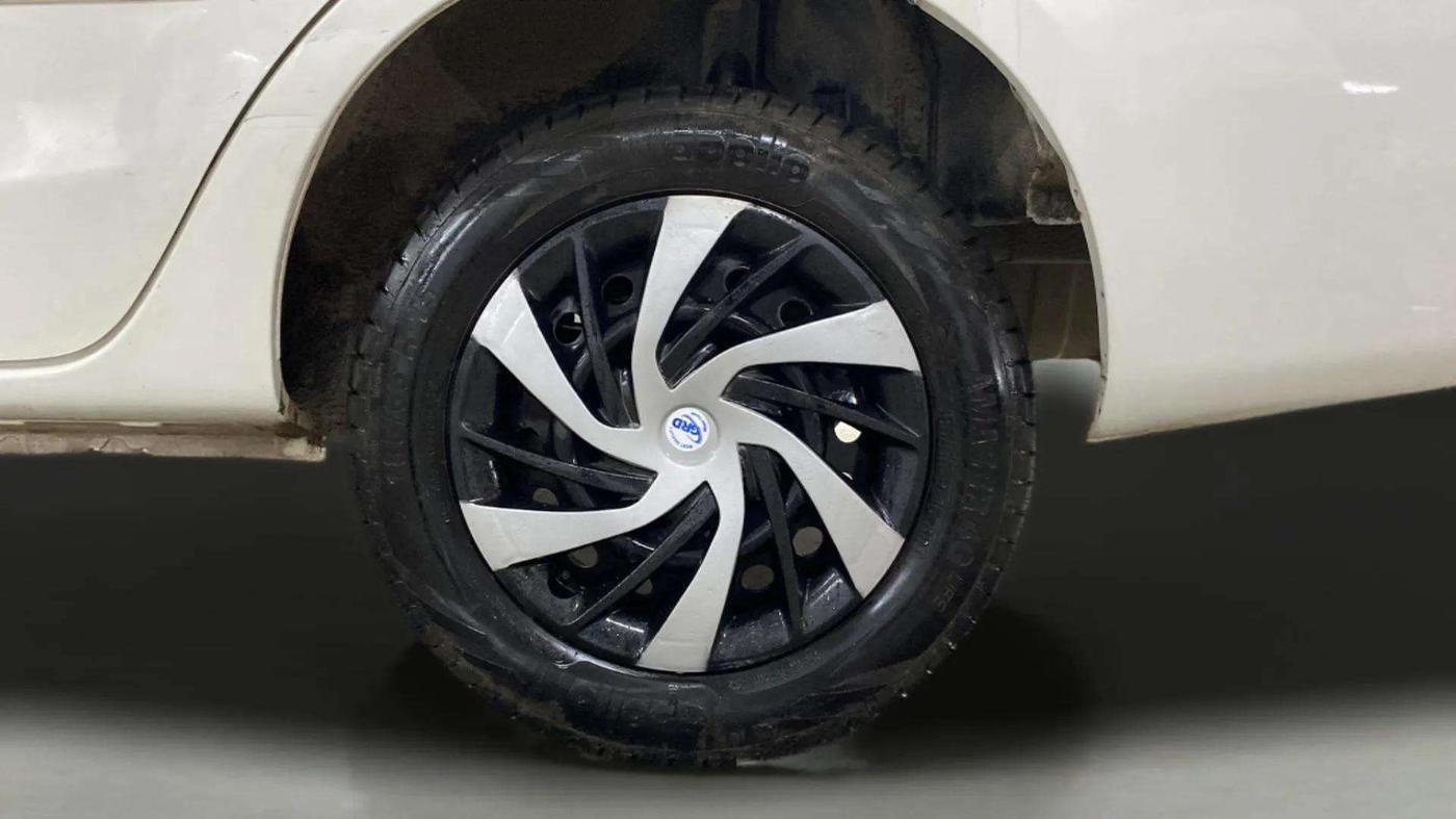 2014 Toyota Etios G, Petrol, Manual, 74,964 km, Left Rear Wheel