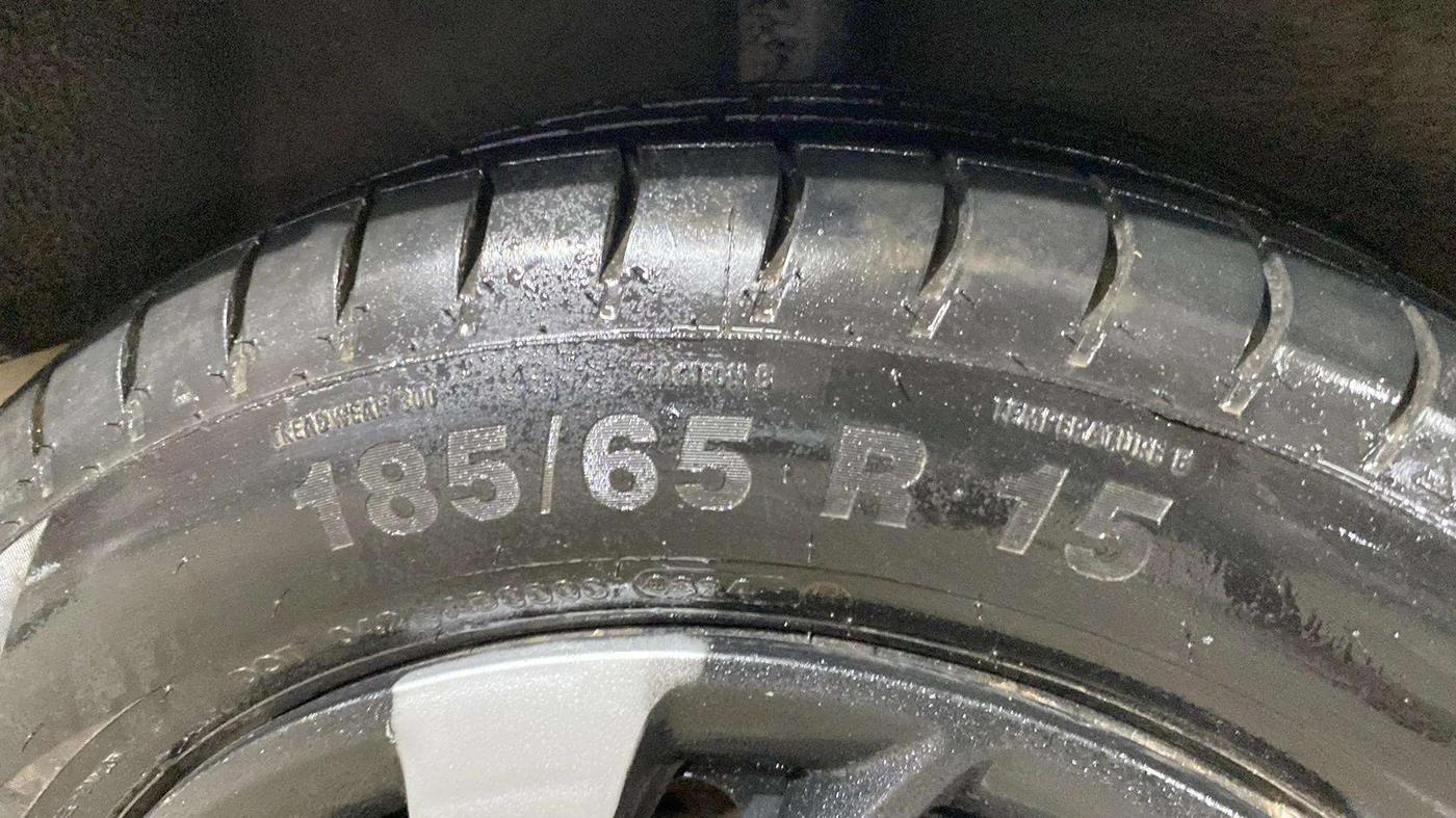 2014 Toyota Etios G, Petrol, Manual, 74,964 km, Left Front Tyre Tread