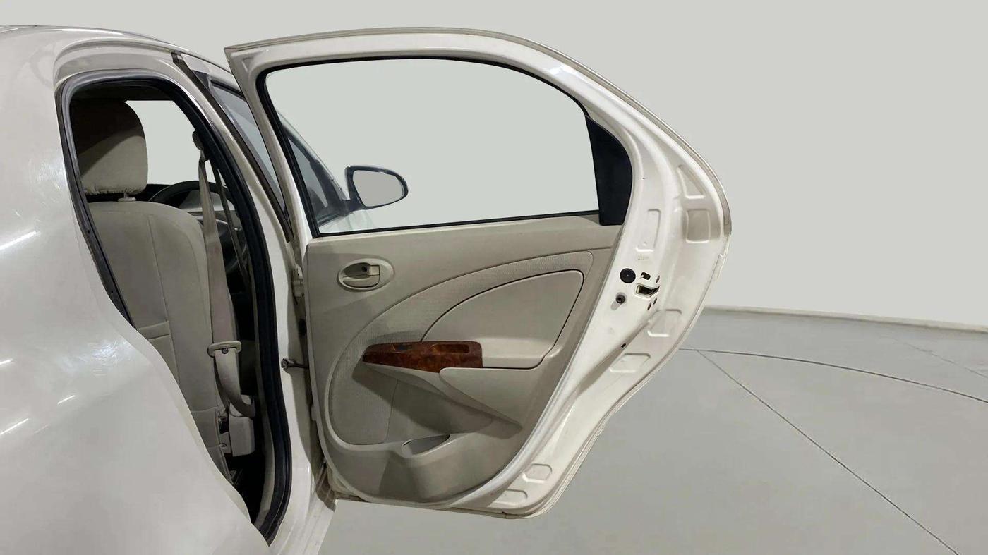 2014 Toyota Etios G, Petrol, Manual, 74,964 km, RHS Rear Door