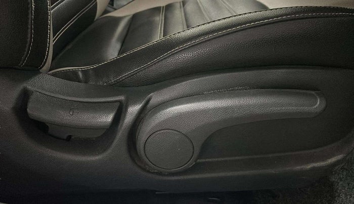 2019 Hyundai Elite i20 SPORTZ PLUS 1.2, Petrol, Manual, 22,520 km, Driver Side Adjustment Panel