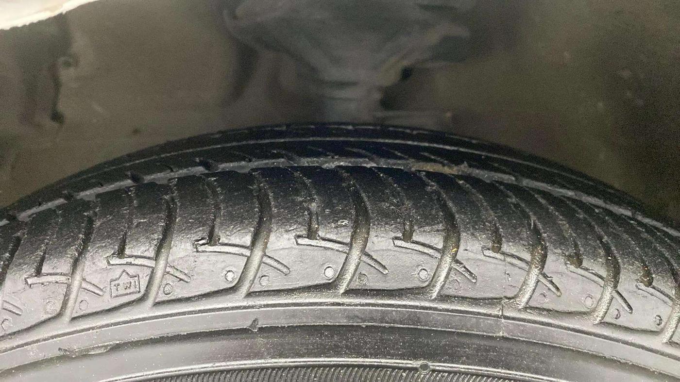 2016 Maruti Celerio VXI AMT, Petrol, Automatic, 63,146 km, Left Front Tyre Tread