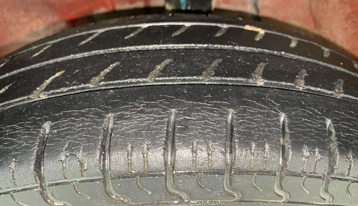 2018 Maruti Alto 800 LXI, Petrol, Manual, 47,593 km, Left Front Tyre Tread