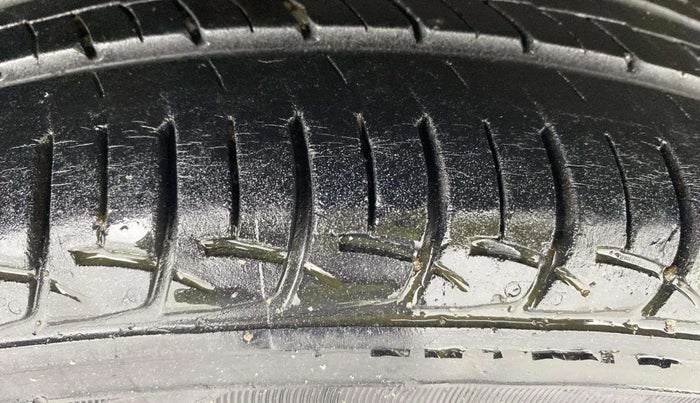 2017 Maruti Swift Dzire ZXI, Petrol, Manual, 40,705 km, Right Rear Tyre Tread