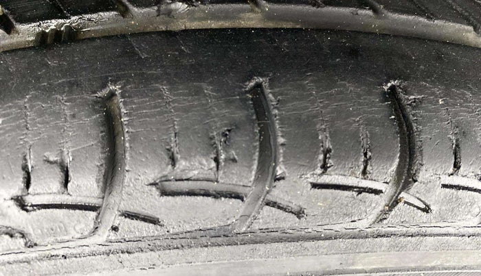 2017 Maruti Swift Dzire ZXI, Petrol, Manual, 40,705 km, Left Front Tyre Tread