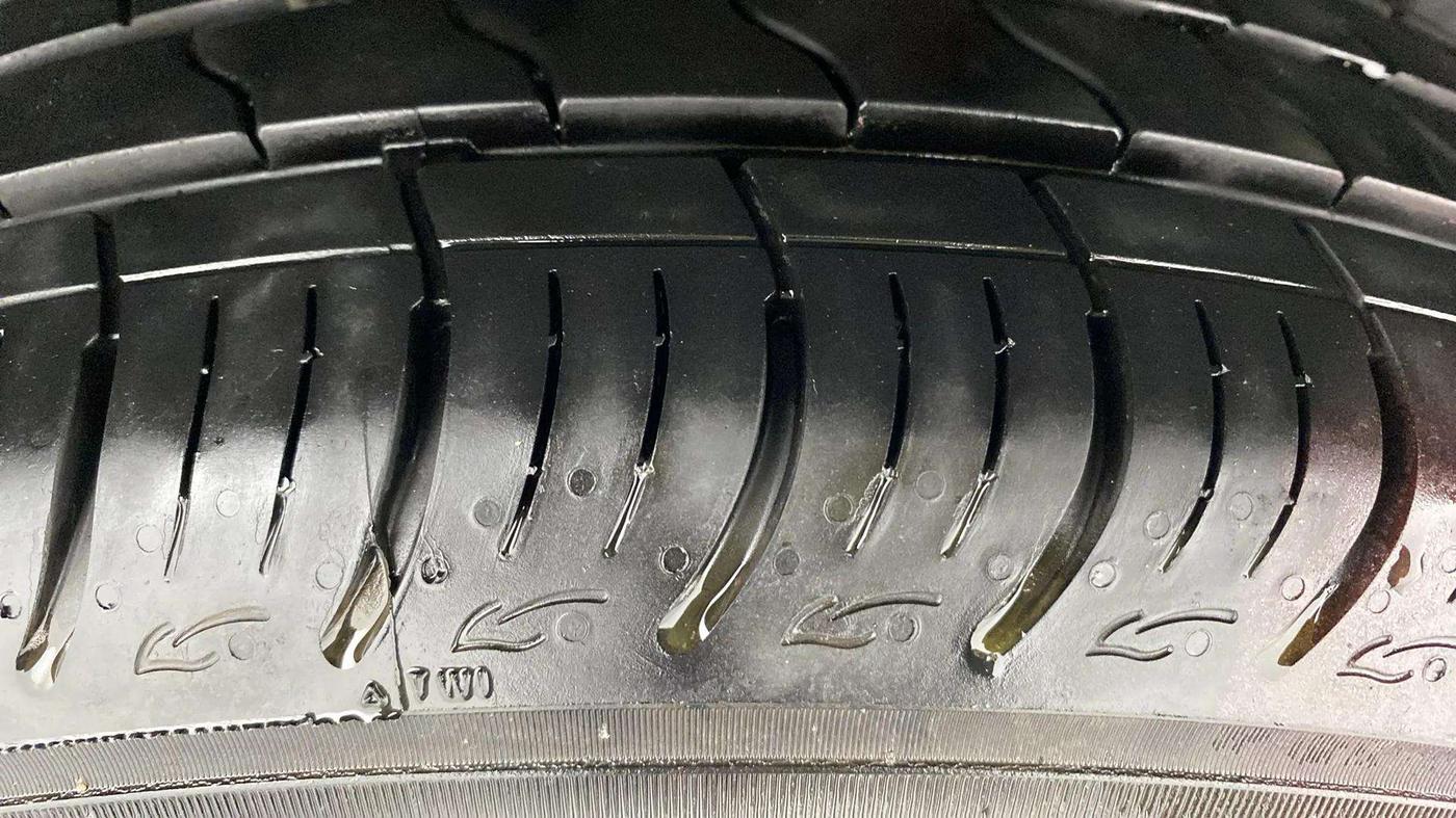 2017 Maruti Swift Dzire ZXI, Petrol, Manual, 40,705 km, Left Rear Tyre Tread