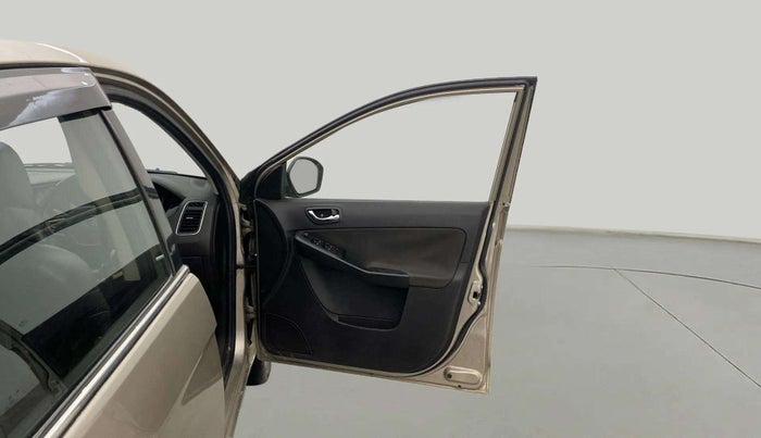 2015 Tata Bolt XT REVOTRON, Petrol, Manual, 99,792 km, RHS Front Door