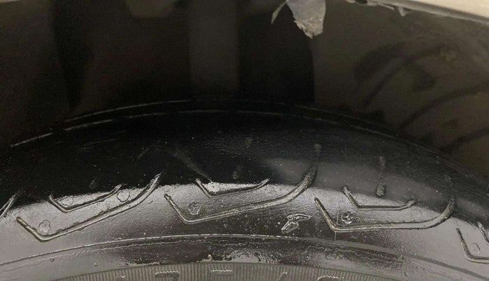 2015 Tata Bolt XT REVOTRON, Petrol, Manual, 99,792 km, Right Front Tyre Tread
