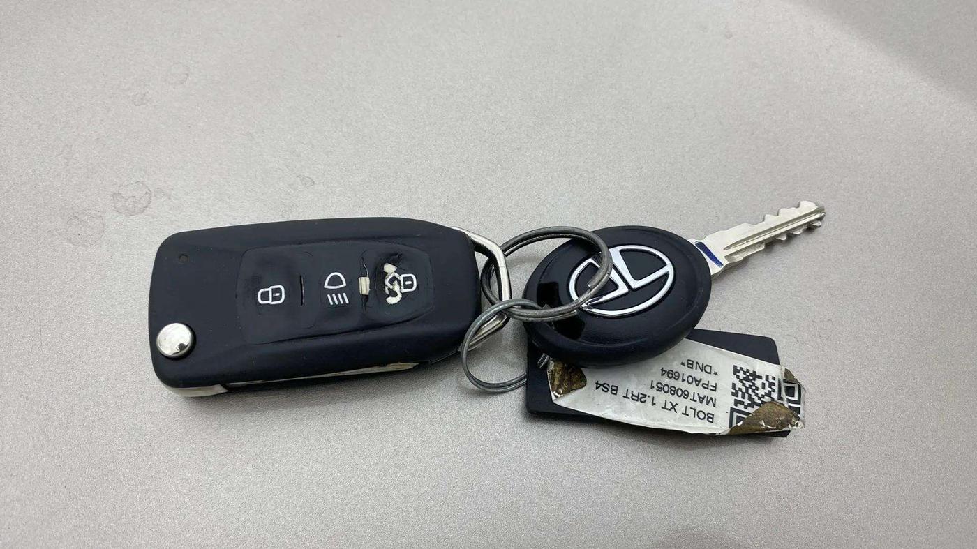 2015 Tata Bolt XT REVOTRON, Petrol, Manual, 99,792 km, Key Close Up