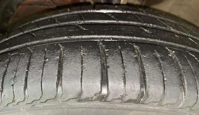 2019 Maruti Dzire ZDI, Diesel, Manual, 51,237 km, Left Front Tyre Tread