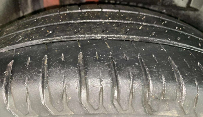 2019 Maruti Dzire ZDI, Diesel, Manual, 51,237 km, Right Rear Tyre Tread