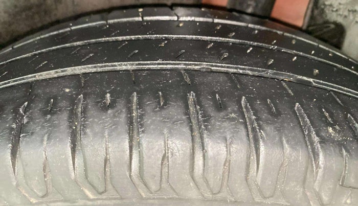 2019 Maruti Dzire ZDI, Diesel, Manual, 51,237 km, Left Rear Tyre Tread