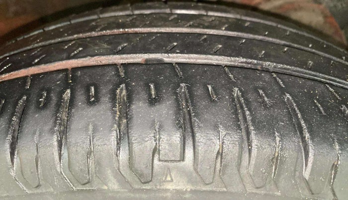 2019 Maruti Dzire ZDI, Diesel, Manual, 51,237 km, Right Front Tyre Tread