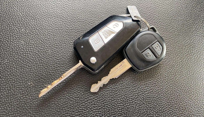 2015 Maruti Swift VXI, Petrol, Manual, 31,418 km, Key Close Up