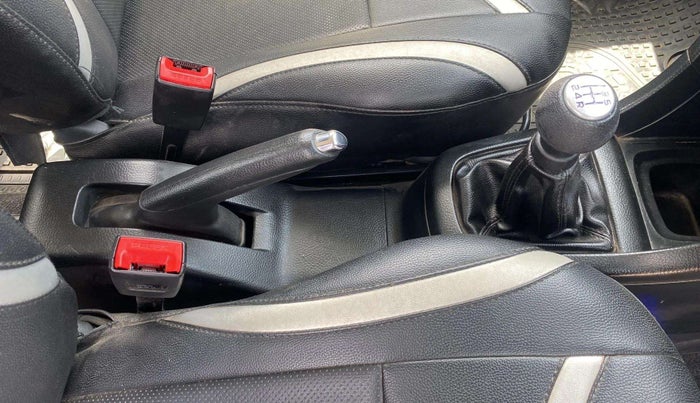 2015 Maruti Swift VXI, Petrol, Manual, 31,418 km, Gear Lever