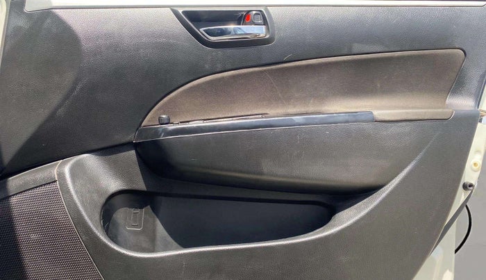 2015 Maruti Swift VXI, Petrol, Manual, 31,418 km, Driver Side Door Panels Control