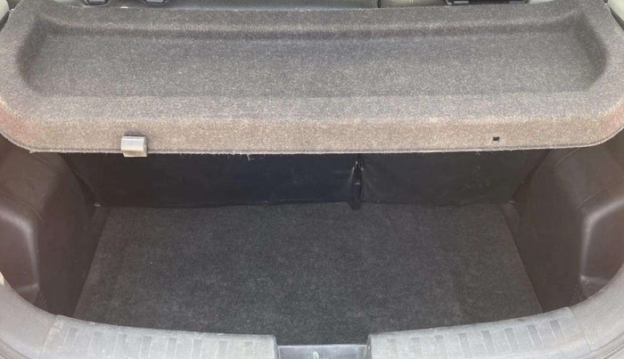 2015 Maruti Swift VXI, Petrol, Manual, 31,418 km, Boot Inside