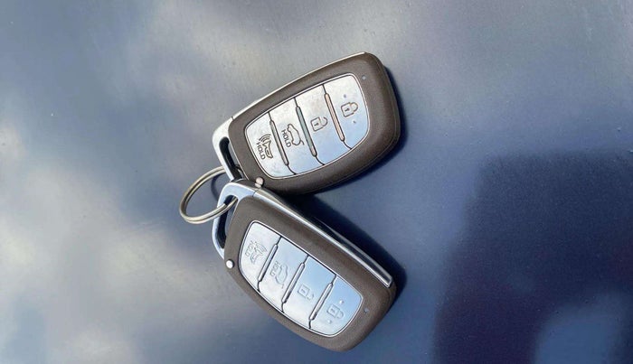 2020 Hyundai VENUE SX PLUS 1.0 TURBO DCT, Petrol, Automatic, 40,409 km, Key Close Up