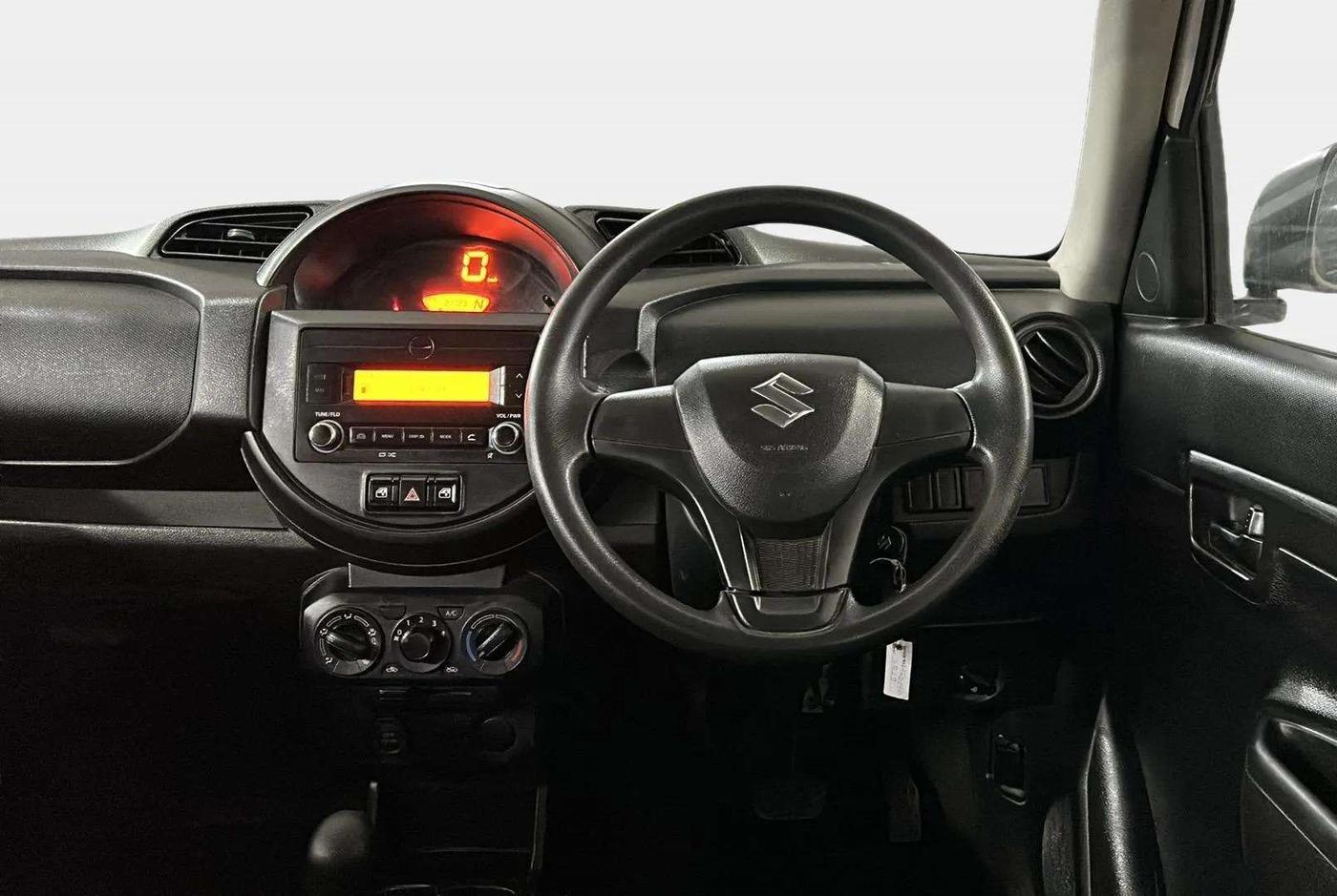 2019 Maruti S PRESSO VXI AMT, Petrol, Automatic, 27,859 km, Steering Wheel Close Up