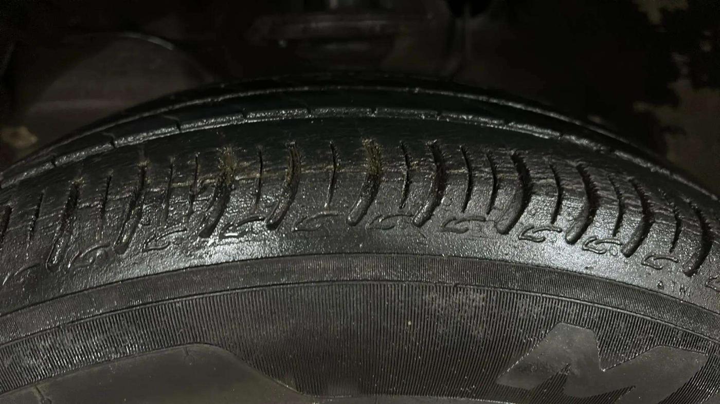 2019 Maruti S PRESSO VXI AMT, Petrol, Automatic, 27,859 km, Right Front Tyre Tread
