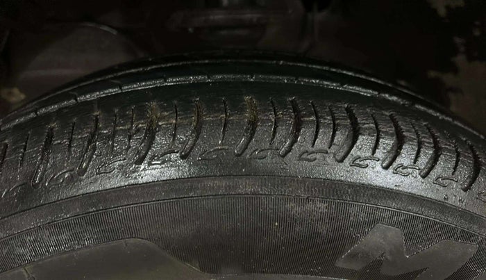 2019 Maruti S PRESSO VXI AMT, Petrol, Automatic, 27,722 km, Right Front Tyre Tread