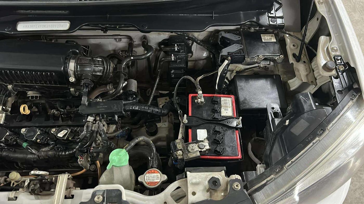 2019 Maruti S PRESSO VXI AMT, Petrol, Automatic, 27,859 km, Engine View - Left