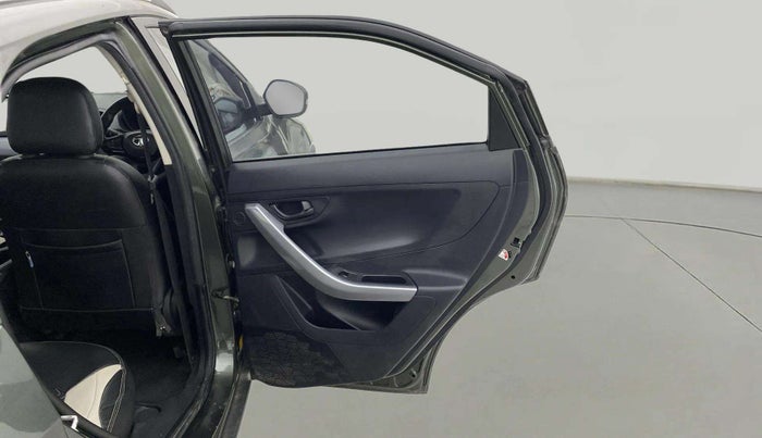 2022 Tata NEXON XMA SUNROOF DIESEL, Diesel, Automatic, 58,919 km, RHS Rear Door