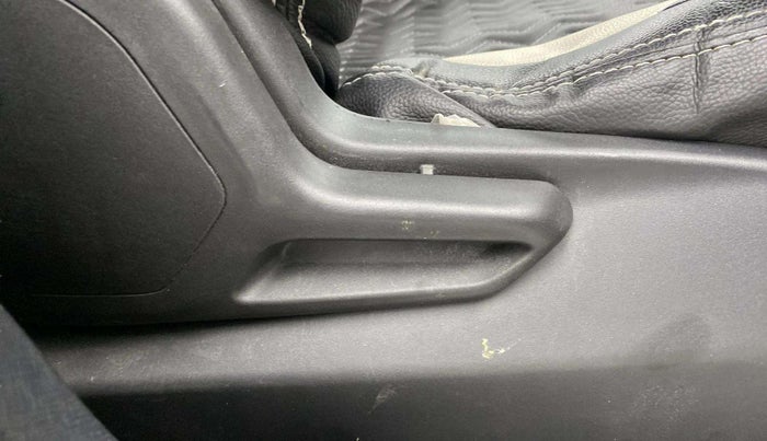 2022 Tata NEXON XMA SUNROOF DIESEL, Diesel, Automatic, 58,919 km, Driver Side Adjustment Panel
