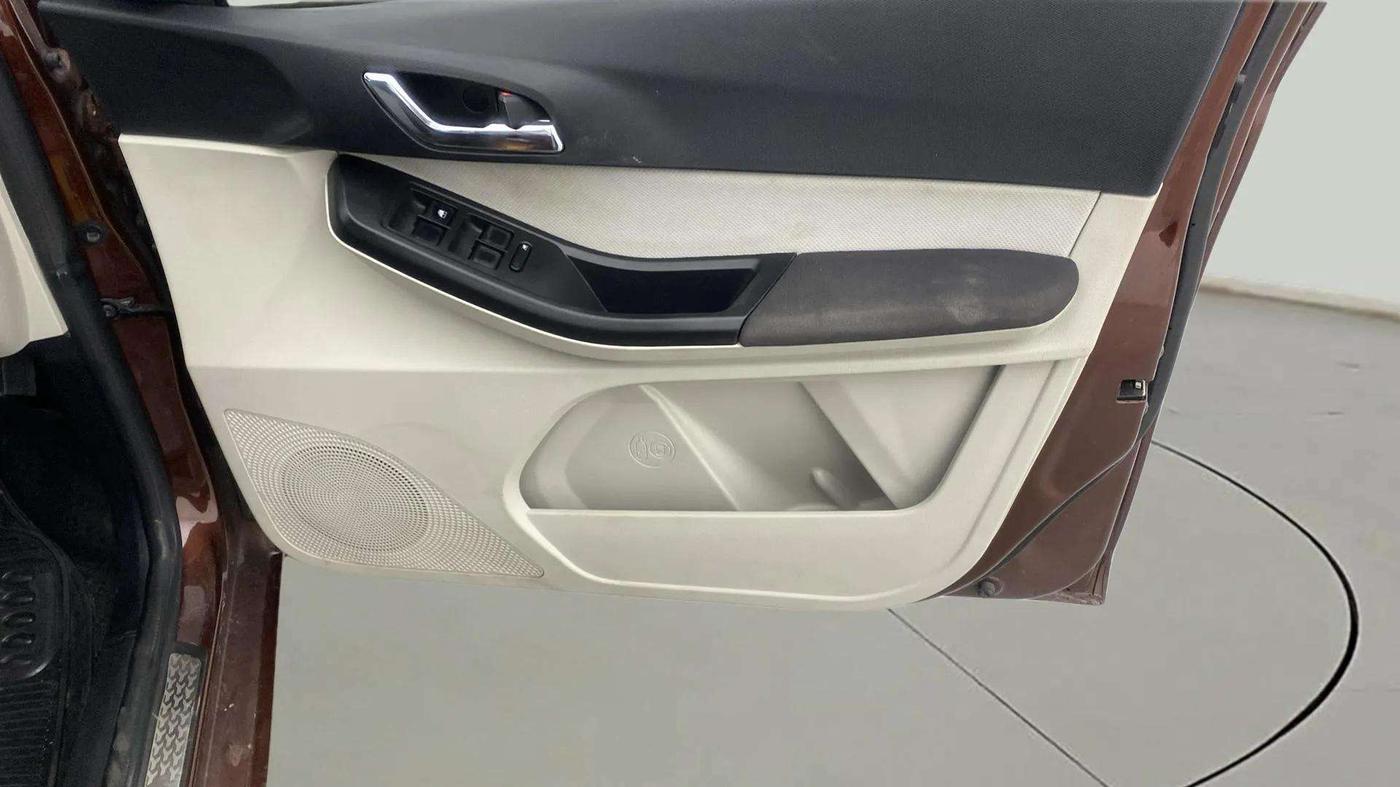 2023 Tata TIGOR XZA PLUS LEATHERETTE, Petrol, Automatic, 18,352 km, Driver Side Door Panels Control
