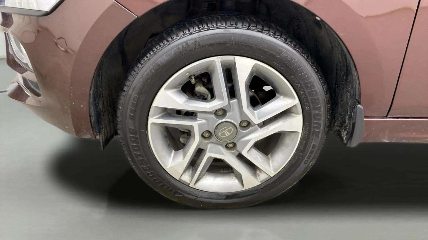 2023 Tata TIGOR XZA PLUS LEATHERETTE, Petrol, Automatic, 18,352 km, Left Front Wheel