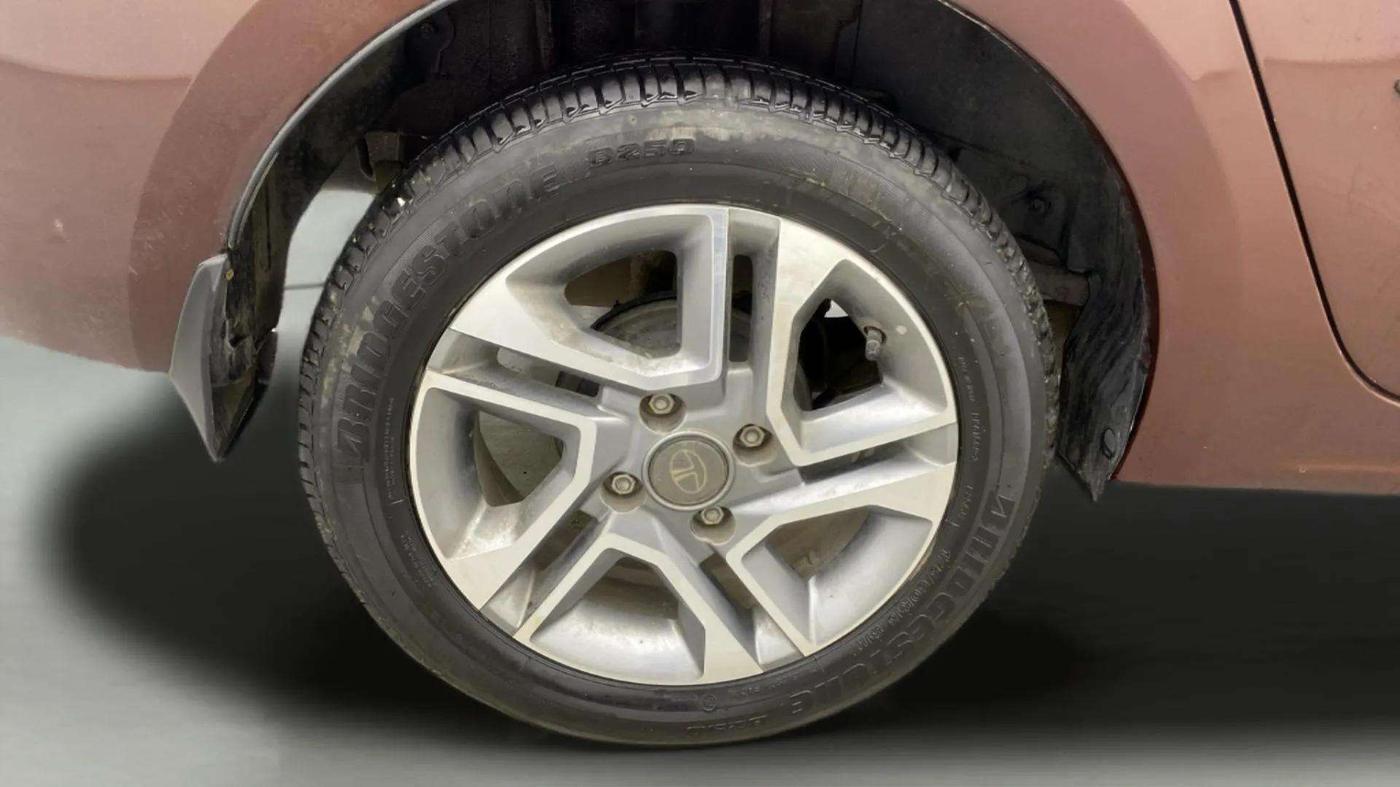 2023 Tata TIGOR XZA PLUS LEATHERETTE, Petrol, Automatic, 18,352 km, Right Rear Wheel