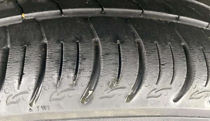 2020 Tata ALTROZ XT PETROL, Petrol, Manual, 32,421 km, Right Rear Tyre Tread