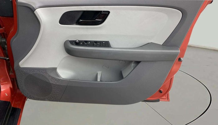 2020 Tata ALTROZ XT PETROL, Petrol, Manual, 32,421 km, Driver Side Door Panels Control