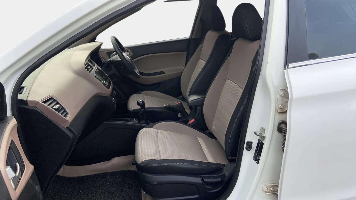 2019 Hyundai Elite i20 SPORTZ PLUS 1.2, Petrol, Manual, 79,276 km, Right Side Front Door Cabin