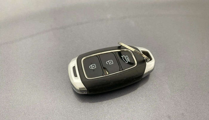 2018 Hyundai Verna 1.6 VTVT SX O, Petrol, Manual, 29,211 km, Key Close Up