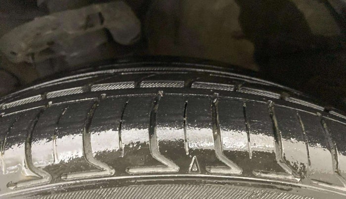 2018 Hyundai Verna 1.6 VTVT SX O, Petrol, Manual, 29,211 km, Left Front Tyre Tread