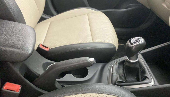 2018 Hyundai Verna 1.6 VTVT SX O, Petrol, Manual, 29,211 km, Gear Lever