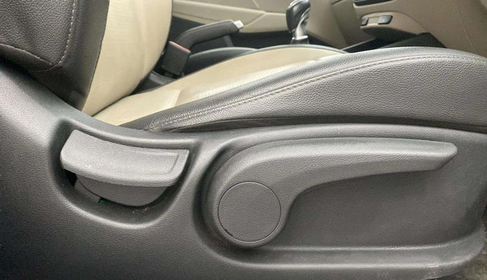 2018 Hyundai Verna 1.6 VTVT SX O, Petrol, Manual, 29,211 km, Driver Side Adjustment Panel