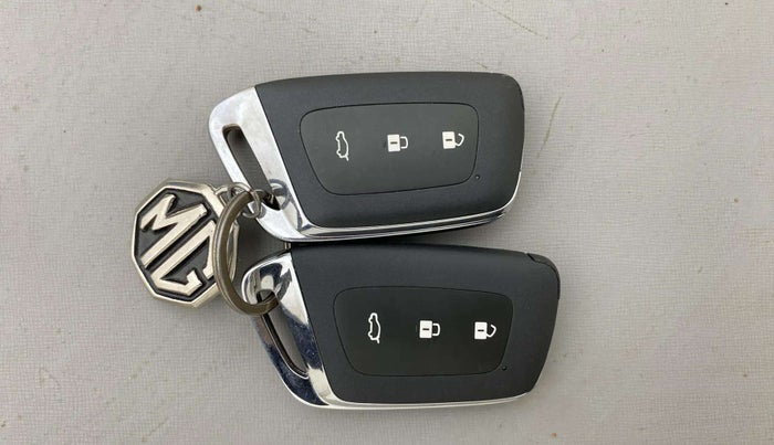 2023 MG HECTOR PLUS SHARP PRO 1.5 PETROL TURBO CVT 6 STR, Petrol, Automatic, 21,899 km, Key Close Up