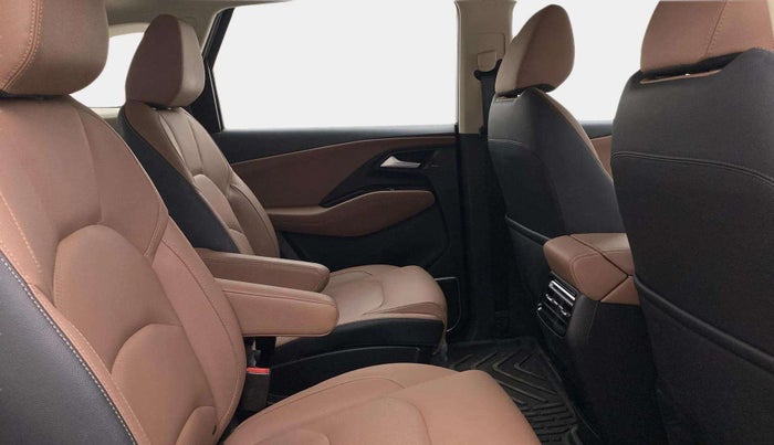 2023 MG HECTOR PLUS SHARP PRO 1.5 PETROL TURBO CVT 6 STR, Petrol, Automatic, 21,899 km, Right Side Rear Door Cabin