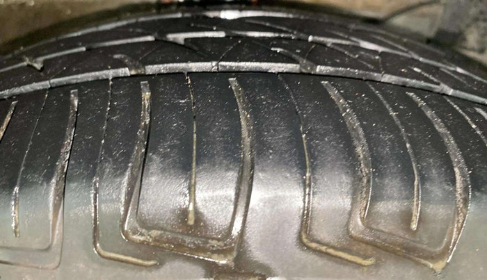 2018 Maruti Ciaz ALPHA DIESEL 1.3, Diesel, Manual, 97,722 km, Right Front Tyre Tread