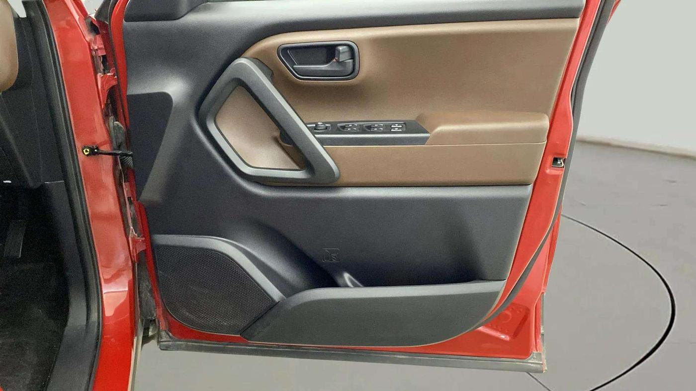2023 Mahindra SCORPIO-N Z4 DIESEL AT 2WD 7 STR, Diesel, Automatic, 12,336 km, Driver Side Door Panels Control