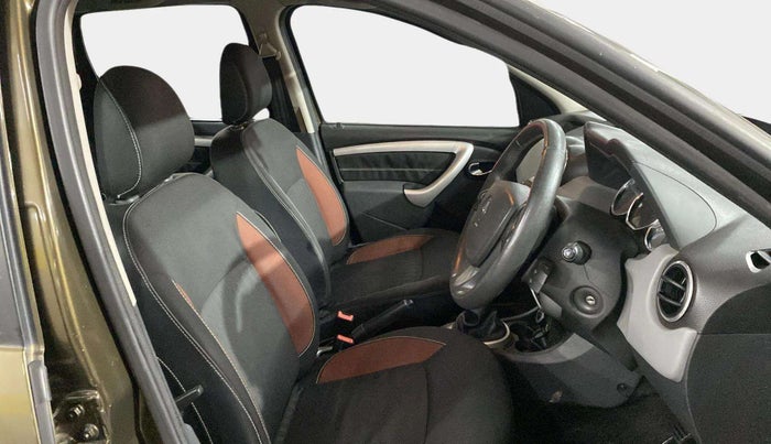 2014 Renault Duster 110 PS RXZ 4X4 MT DIESEL, Diesel, Manual, 55,945 km, Right Side Front Door Cabin