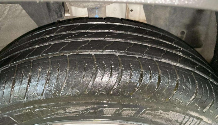 2022 Renault Kiger RXT AMT, Petrol, Automatic, 10,009 km, Right Front Tyre Tread