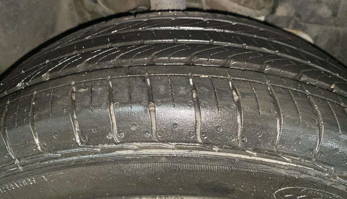 2017 Tata NEXON XM DIESEL, Diesel, Manual, 66,617 km, Right Front Tyre Tread