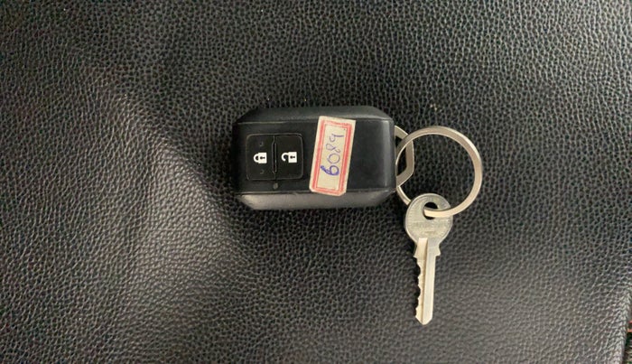 2022 Maruti Swift ZXI PLUS, Petrol, Manual, 65,123 km, Key Close Up
