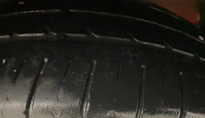 2022 Maruti Swift ZXI PLUS, Petrol, Manual, 65,123 km, Right Front Tyre Tread