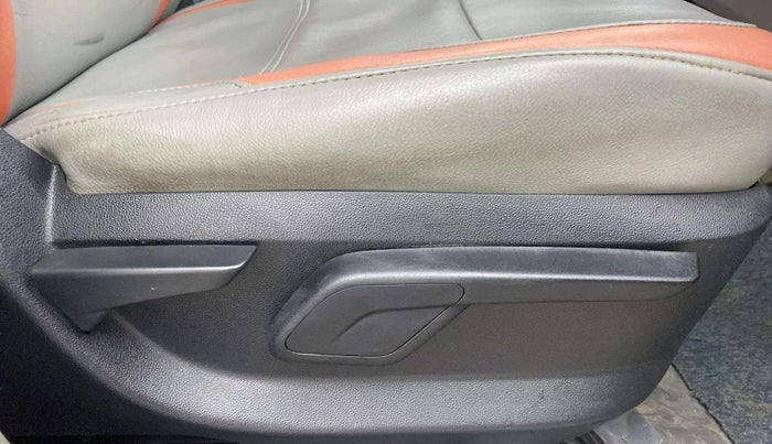 2016 Mahindra Kuv100 K6 6 STR, Petrol, Manual, 45,943 km, Driver Side Adjustment Panel