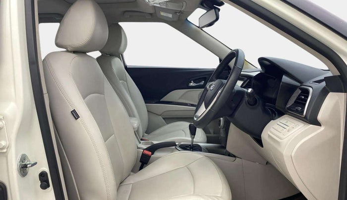 2021 Mahindra XUV300 W8 (O) 1.2 PETROL AMT DUAL TONE, Petrol, Automatic, 38,816 km, Right Side Front Door Cabin